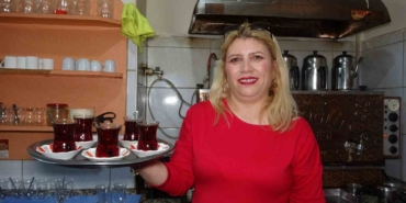 evde-sikilan-kadinlar-kiraathaneye-gelip-masa-oyunlariyla-stres-atiyor-q3EGOCsG.jpg
