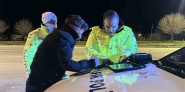 evde-unuttugunu-soyledigi-ehliyetine-2-kez-alkollu-arac-kullanmaktan-el-konuldugu-ortaya-cikti-JbLq39UE.jpg