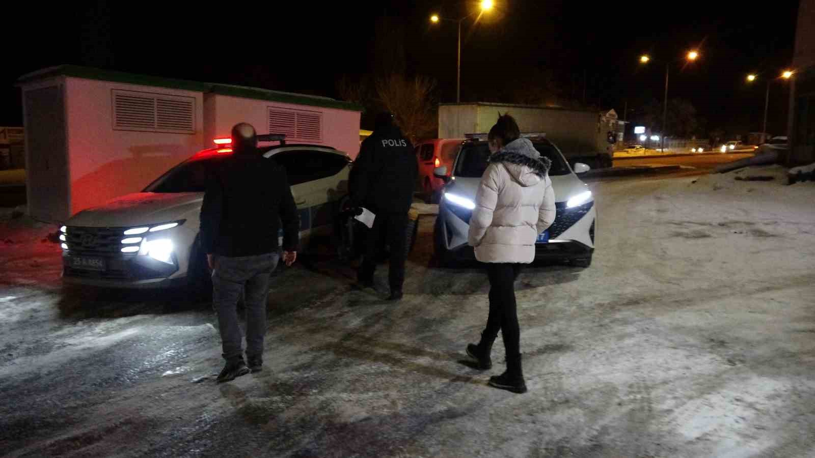 evde zorla tutuldugunu iddia eden kadini polis ve itfaiye kurtardi 0 YtngScD1