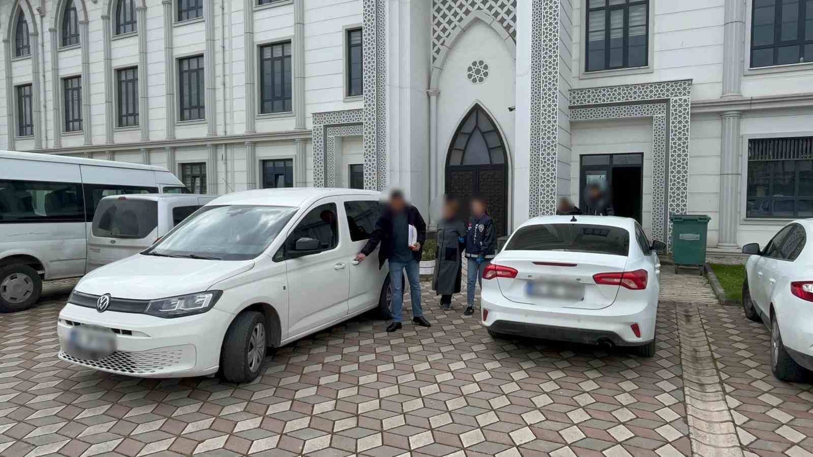 evden 70 bin liralik ziynet hirsizligi yapan 2 kadin tutuklandi 1