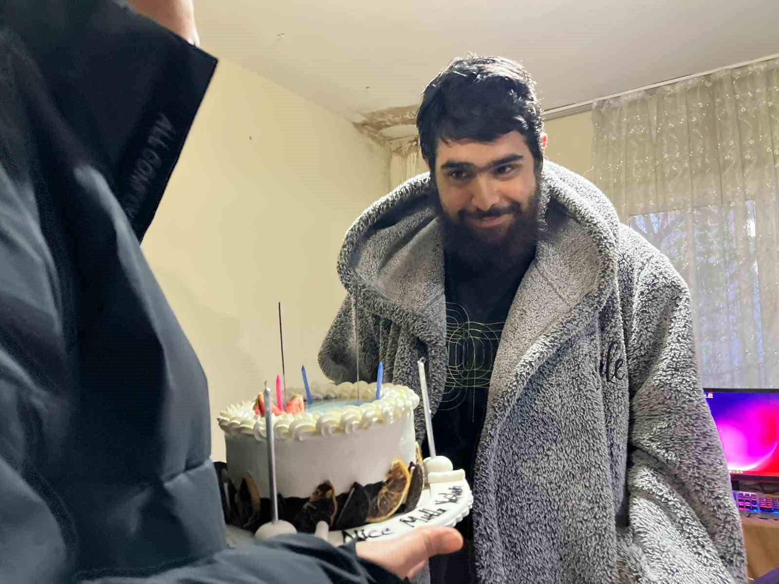 evden cikmayan telefon bagimlisi genc 25 yasina bilgisayar basinda girdi 0 4I69ws1G