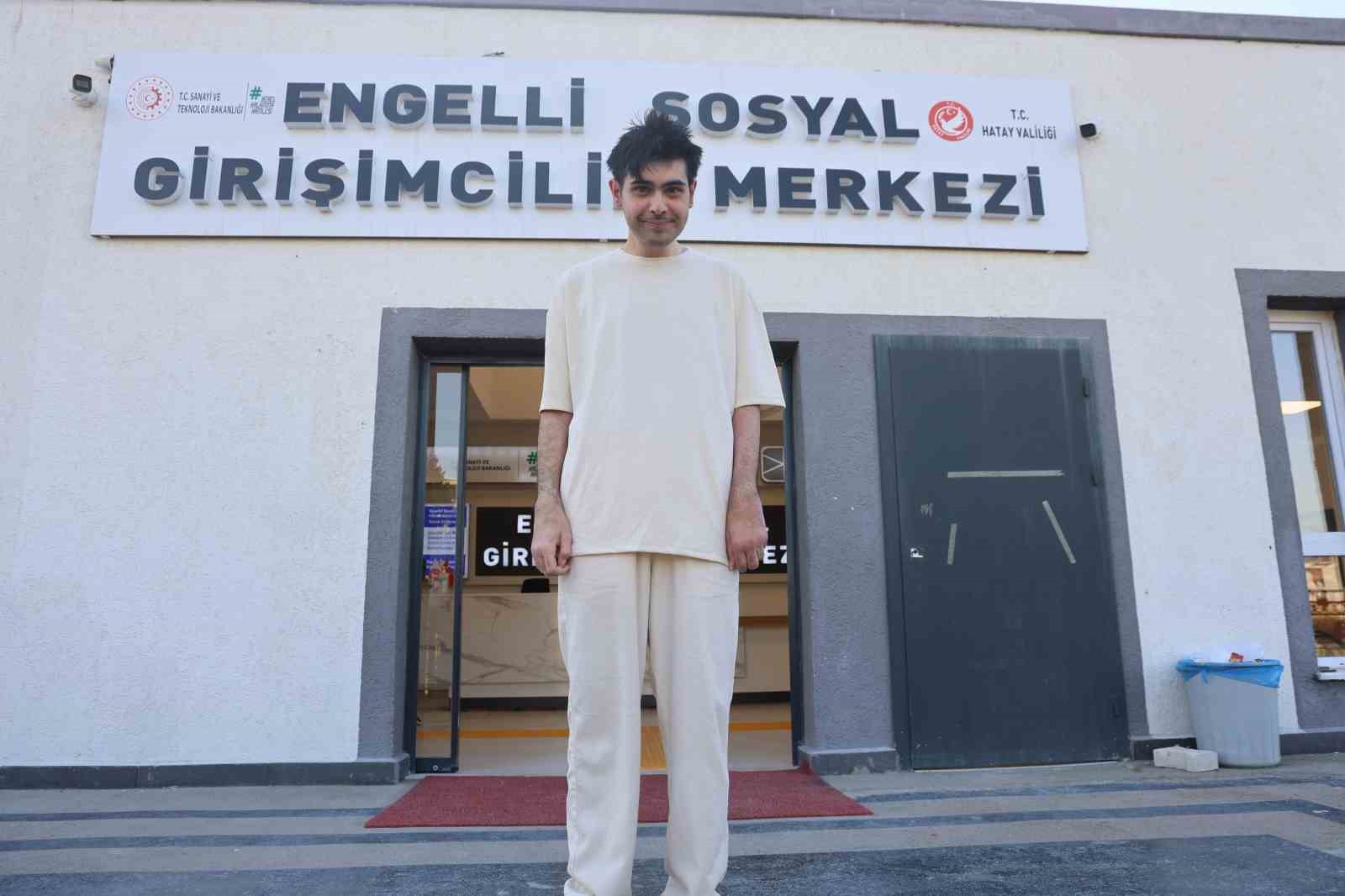 evden cikmayan telefon bagimlisi genc 25 yasina bilgisayar basinda girdi 6 MJArjmFu