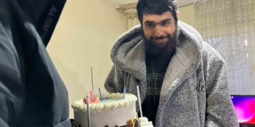 evden-cikmayan-telefon-bagimlisi-genc-25-yasina-bilgisayar-basinda-girdi-6YiiKkVJ.jpg