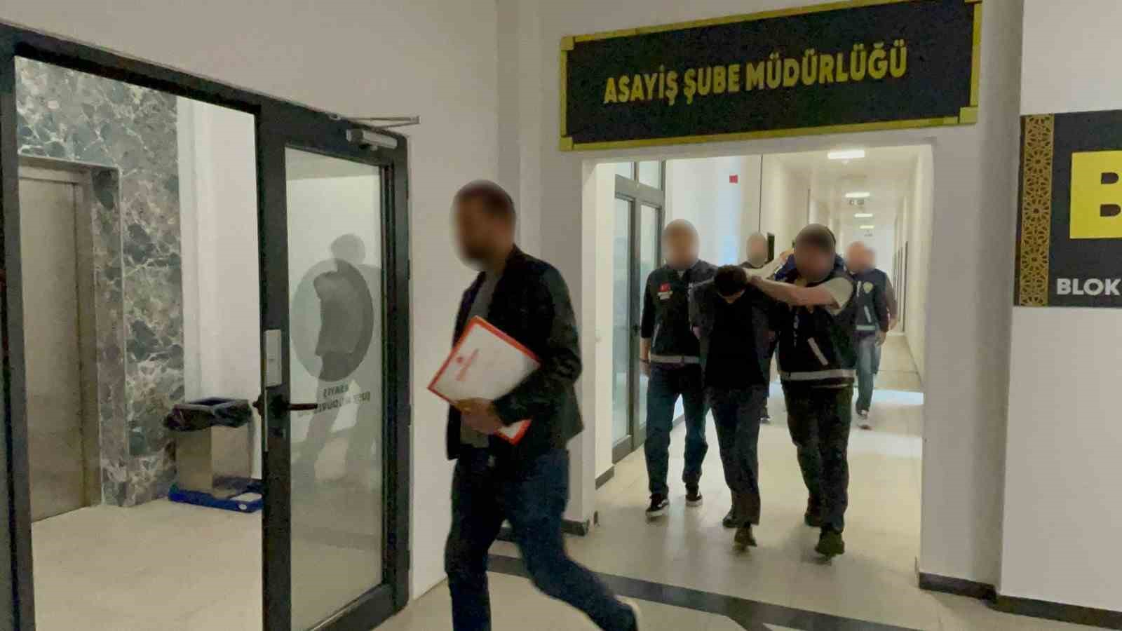 evden dizustu bilgisayar valiz ve canta calan 3 supheli tutuklandi 2
