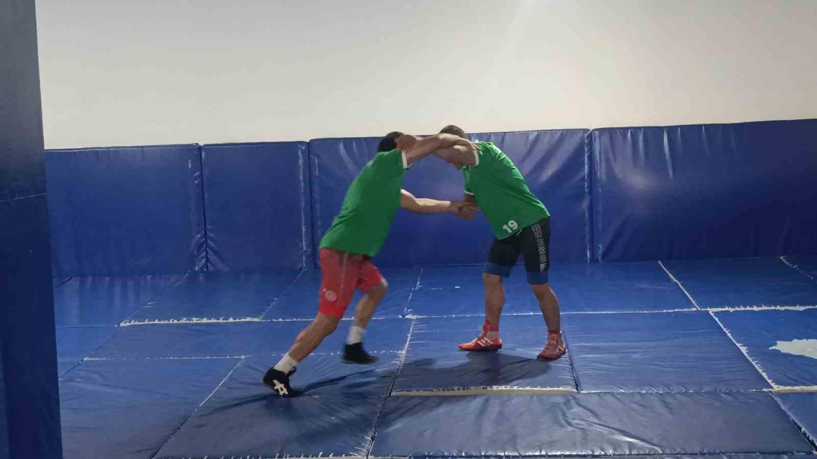 evden ise giderken yurudugu 12 kilometrelik yolla atletizme merak sardi 1 OCT8gPXA