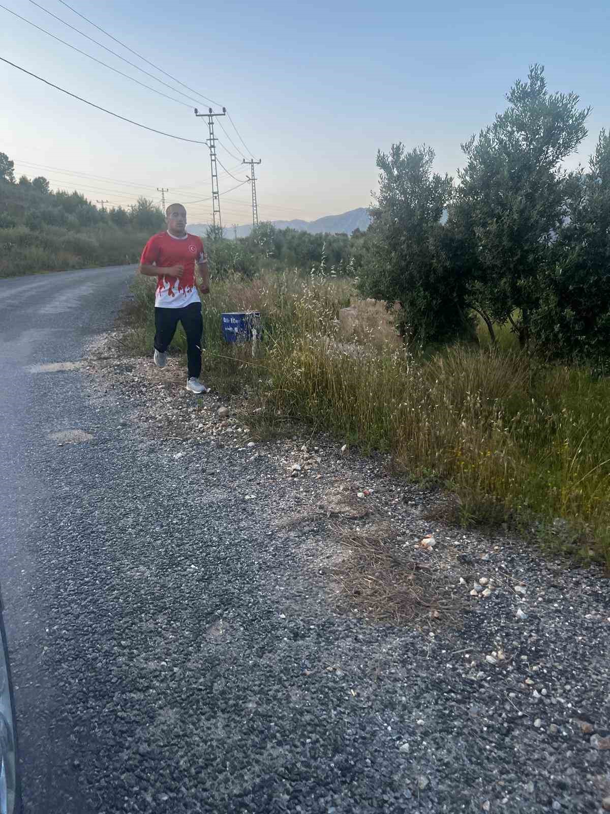 evden ise giderken yurudugu 12 kilometrelik yolla atletizme merak sardi 10 OeylDjRj