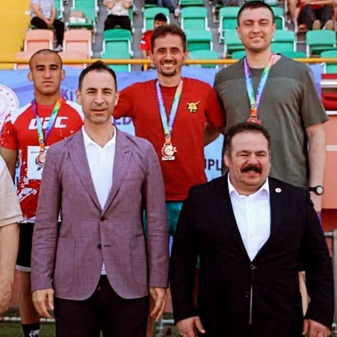 evden ise giderken yurudugu 12 kilometrelik yolla atletizme merak sardi 11 pfMec3h2