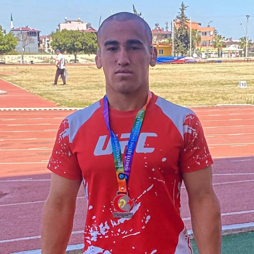 evden ise giderken yurudugu 12 kilometrelik yolla atletizme merak sardi 12 XFOJamNM