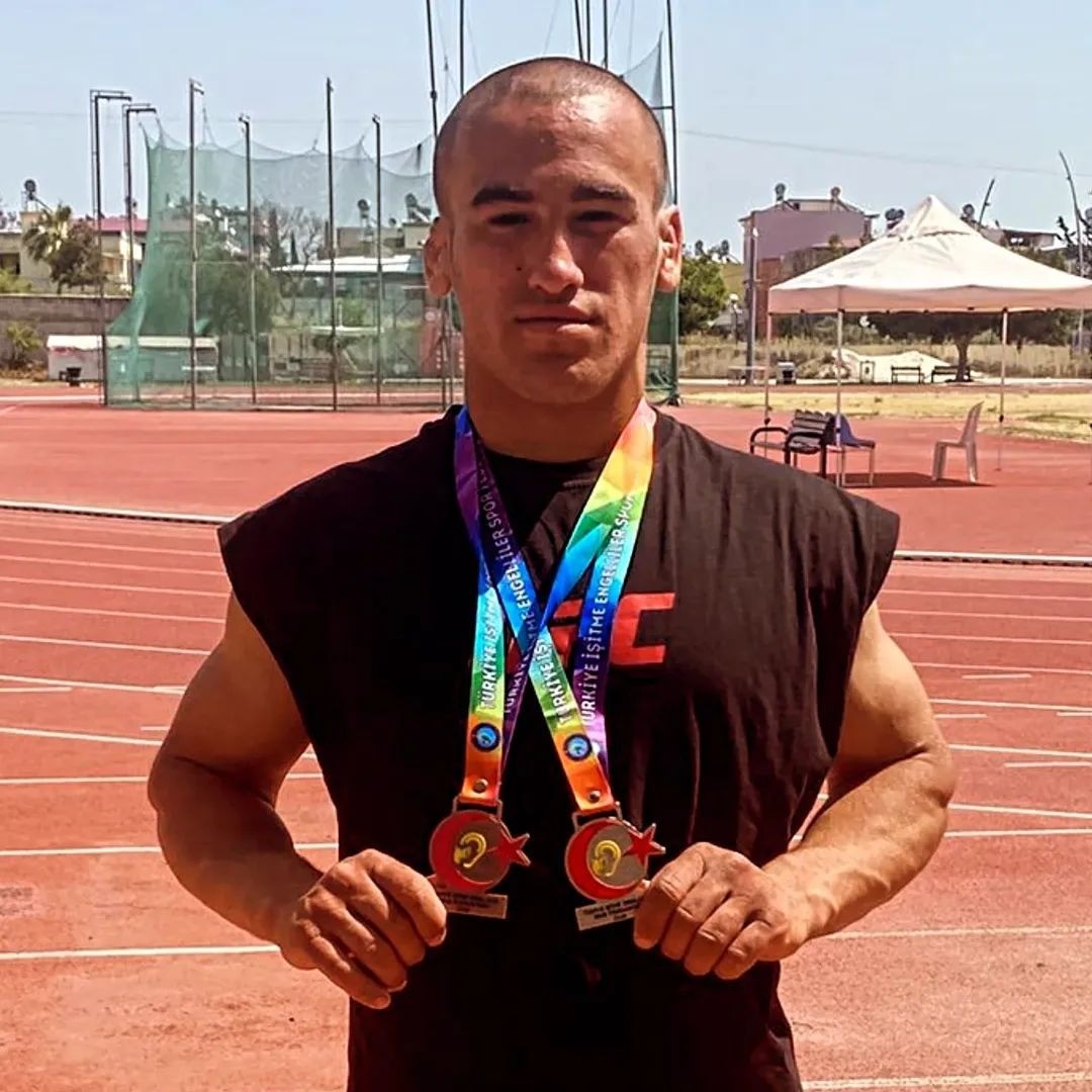 evden ise giderken yurudugu 12 kilometrelik yolla atletizme merak sardi 9 bKIdCrr1