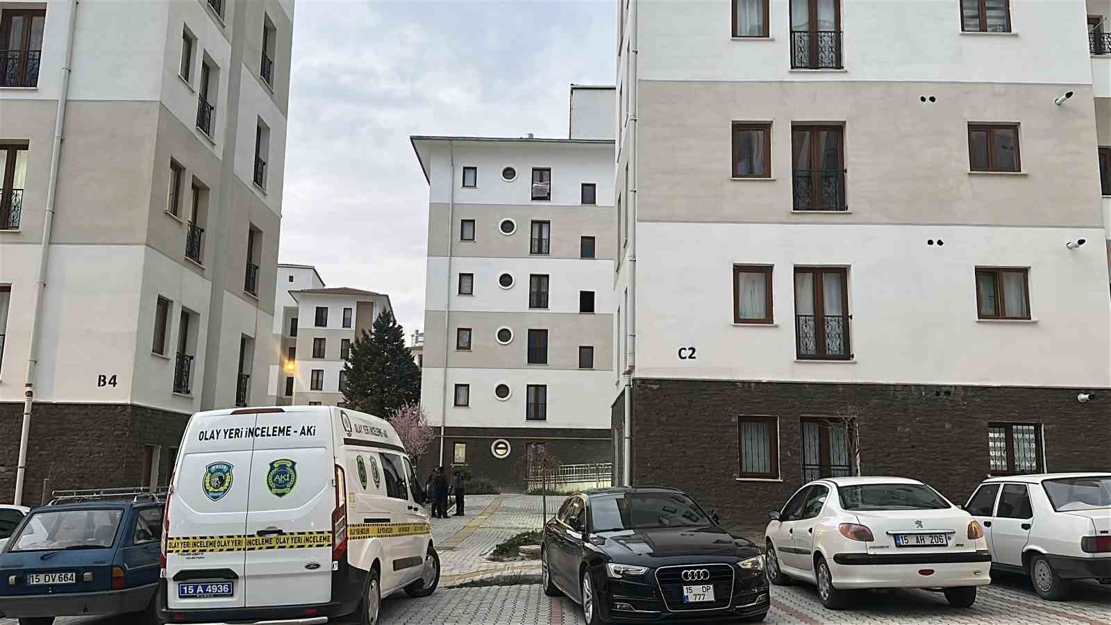 eve giren hirsizlar yaklasik 600 bin lira degerindeki ziynet esyasini caldi 3 ck3JV411