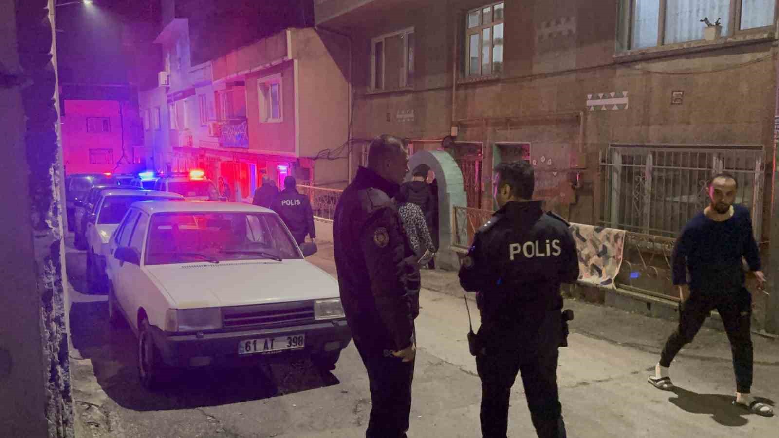 eve yapilan baskinda cephanelik cikti arama sirasinda polise saldirdilar 3 KphBbqGY