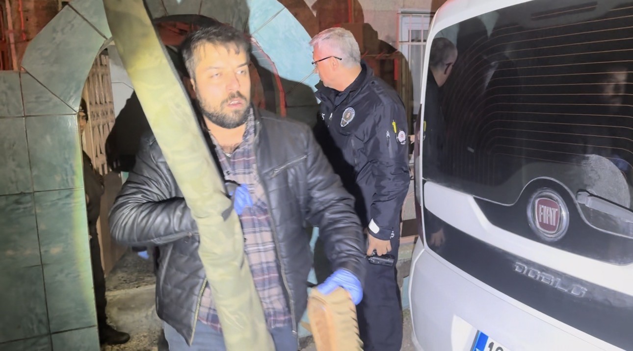 eve yapilan baskinda cephanelik cikti arama sirasinda polise saldirdilar 5 e3KjGh1A