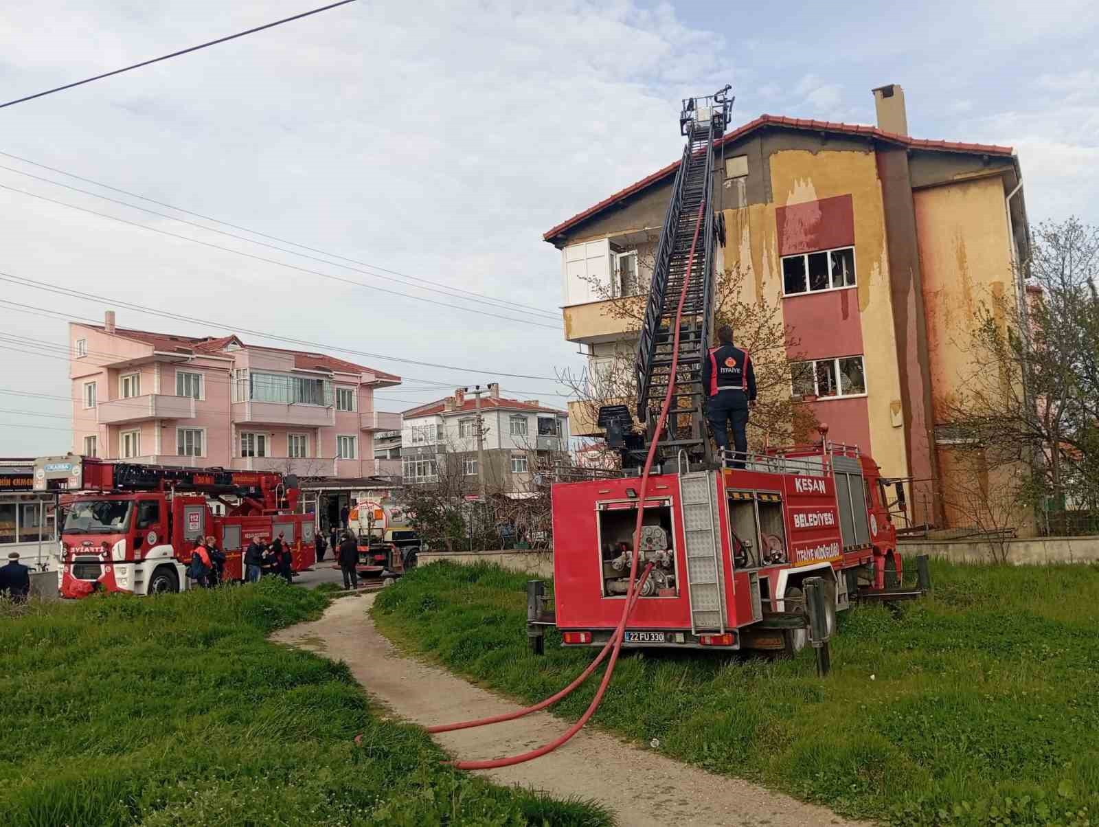 evi atese verdi babasini arayip evi yaktim gel dedi 2 HCPh5O9R