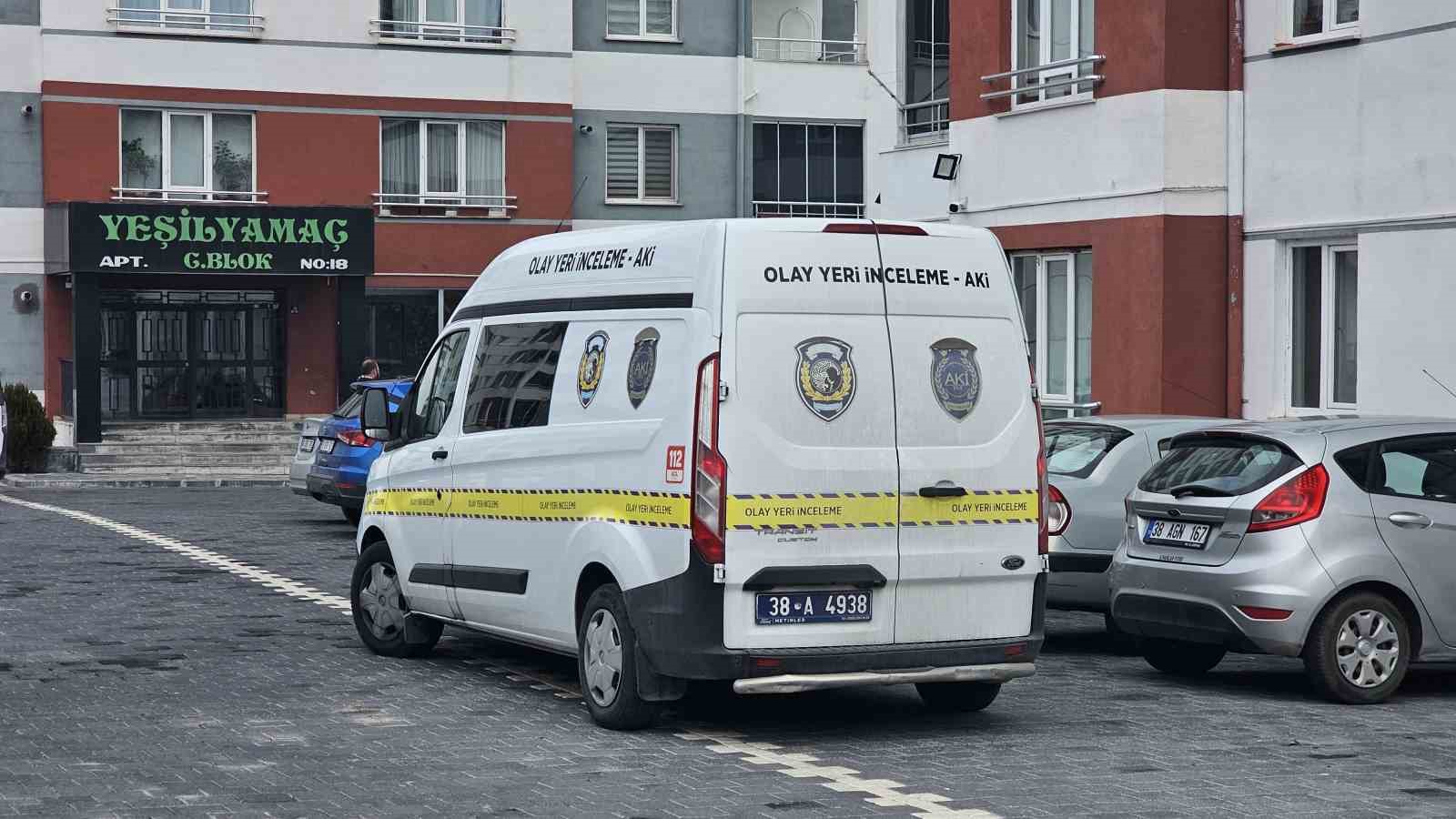 Evi taşınırken tartıştığı nakliyeciyi bıçakladı 6 evi tasinirken tartistigi nakliyeciyi bicakladi 2 JFgkQITi