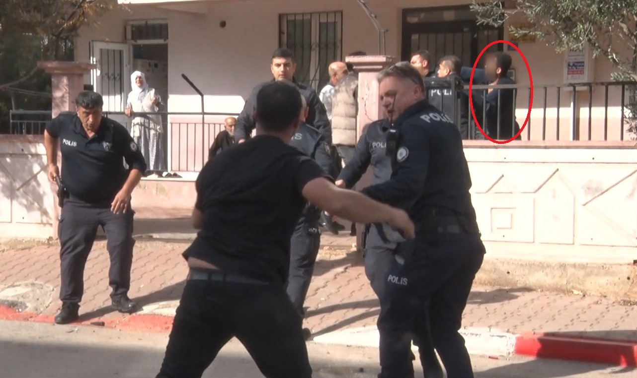 evi yakmaya calisti esyalari sokaga firlatti cikista akraba dayagi yedi 5 Rz7RjebU