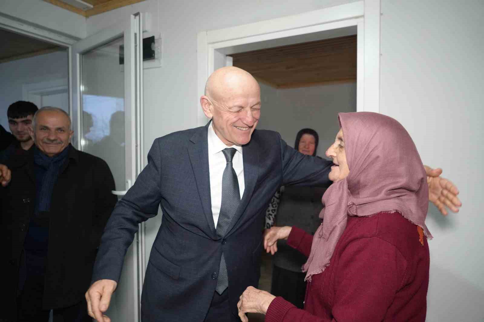 evi yanan ailenin yaralari sarildi yenilenen ev bayram hediyesi oldu 1 RfNJIIJ5