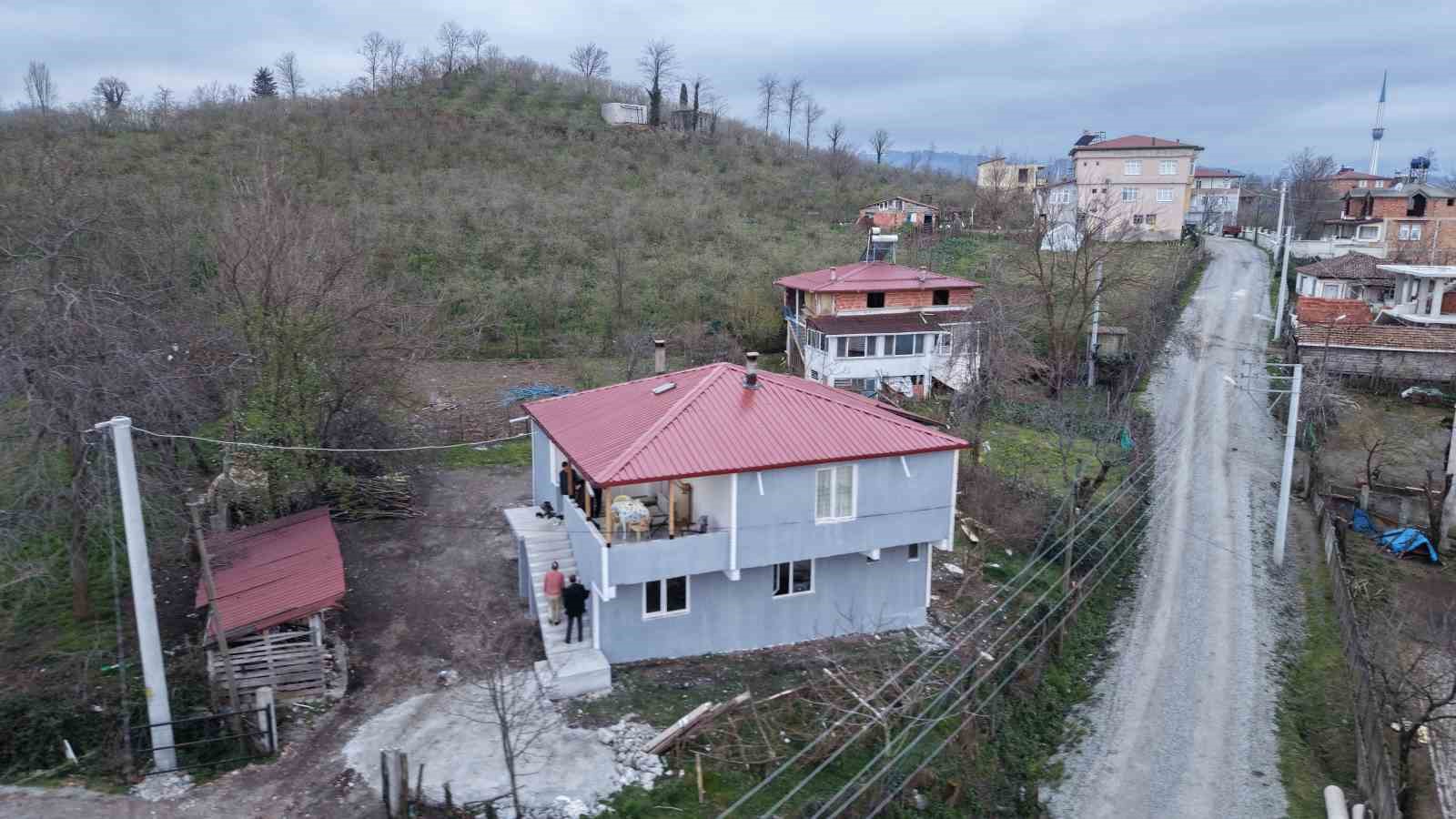 evi yanan ailenin yaralari sarildi yenilenen ev bayram hediyesi oldu 5 1zE29WHt