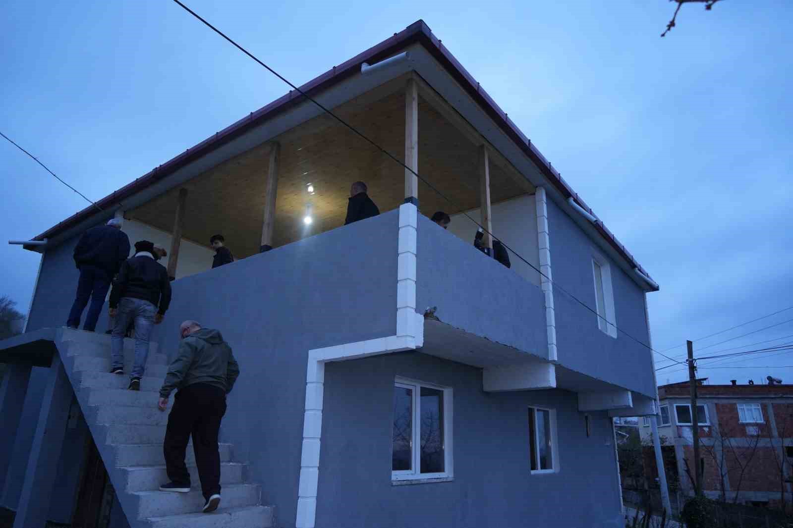 evi yanan ailenin yaralari sarildi yenilenen ev bayram hediyesi oldu 6 amVNnHZc