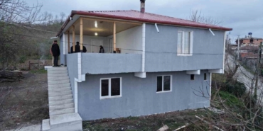 evi-yanan-ailenin-yaralari-sarildi-yenilenen-ev-bayram-hediyesi-oldu-vlYZ2zWW.jpg
