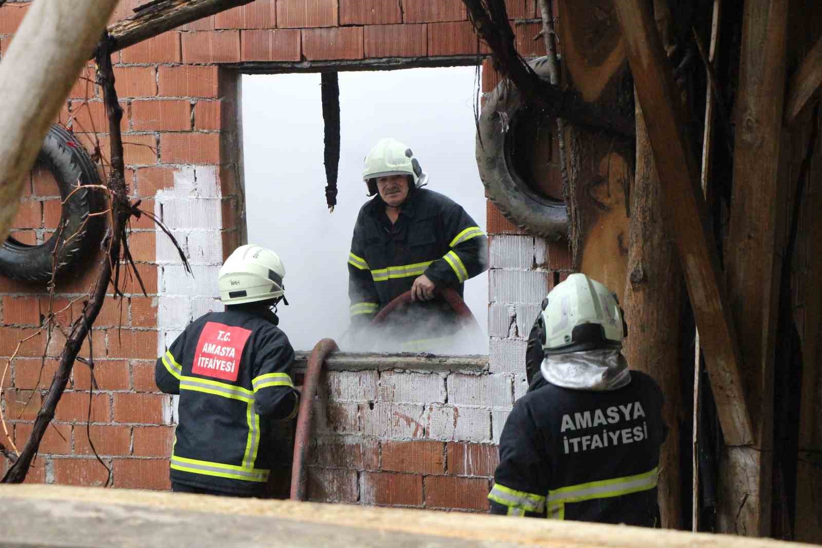 evi yanan yasli ciftcinin biriktirdigi paralar ve esyalari kule dondu 2