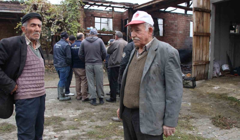 evi-yanan-yasli-ciftcinin-biriktirdigi-paralar-ve-esyalari-kule-dondu-eshZvLKy.jpg