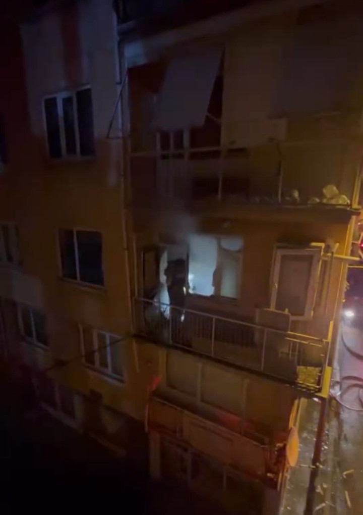 evin balkonunda cikan yangin panige neden oldu 3 F82iNTeS