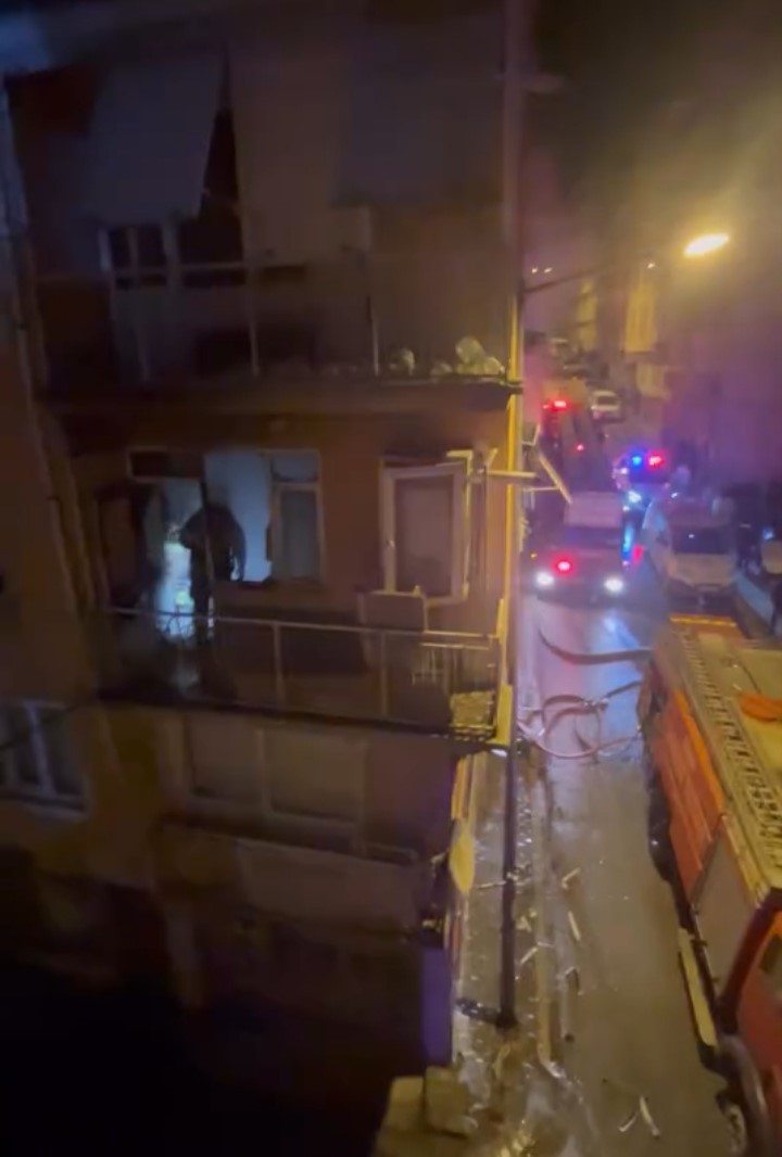 evin balkonunda cikan yangin panige neden oldu 4