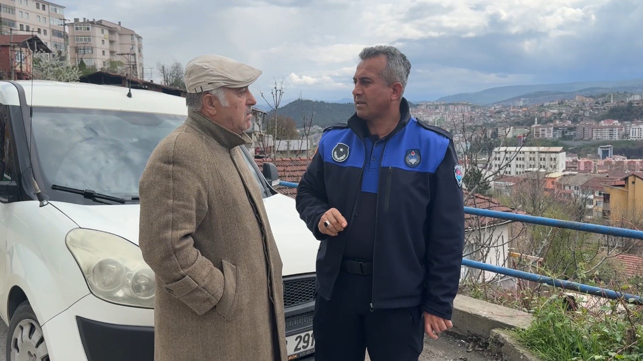 evin catisina ve onundeki citlere yazilan yazilar ekipleri harekete gecirdi 4 2M1ZTAjL