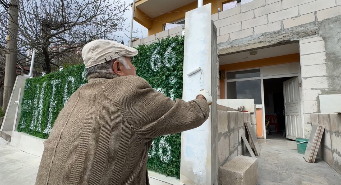evin catisina ve onundeki citlere yazilan yazilar ekipleri harekete gecirdi 7