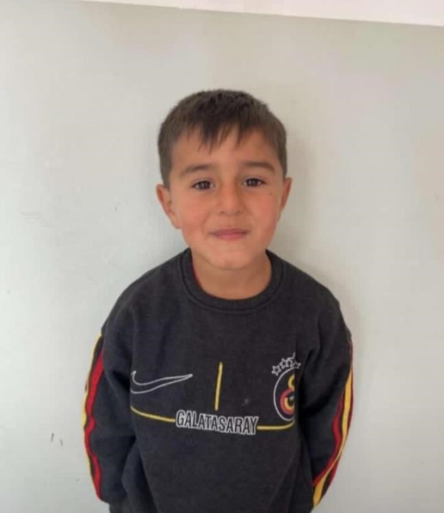 evin daminda olu bulunan 5 yasindaki cocuk defnedildi 3 sVWAkJ5v