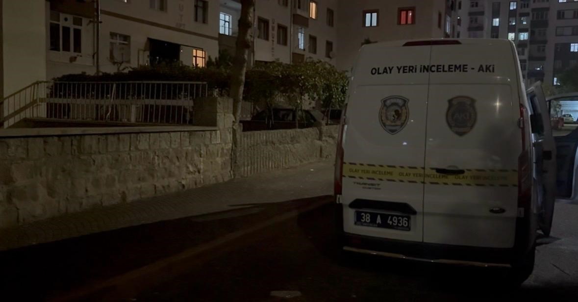 evin kapisina ates edip kacan 2 kisi gozaltina alindi 2 3LUNC5GU