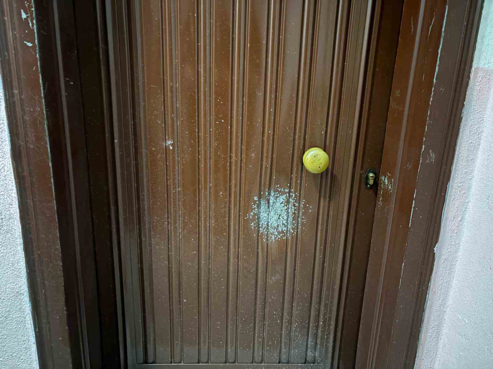 evin kapisina ates edip kacan 2 kisi gozaltina alindi 3 aSD6XUCc