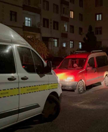 evin-kapisina-ates-edip-kacan-2-kisi-gozaltina-alindi-m6ewvqIE.jpg