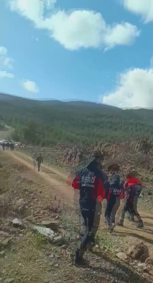 Evin penceresinden kaçarak sırra kadem basan gençten 19 gündür haber alınamıyor 6 evin penceresinden kacarak sirra kadem basan gencten 19 gundur haber alinamiyor 2 VZqkJSjy