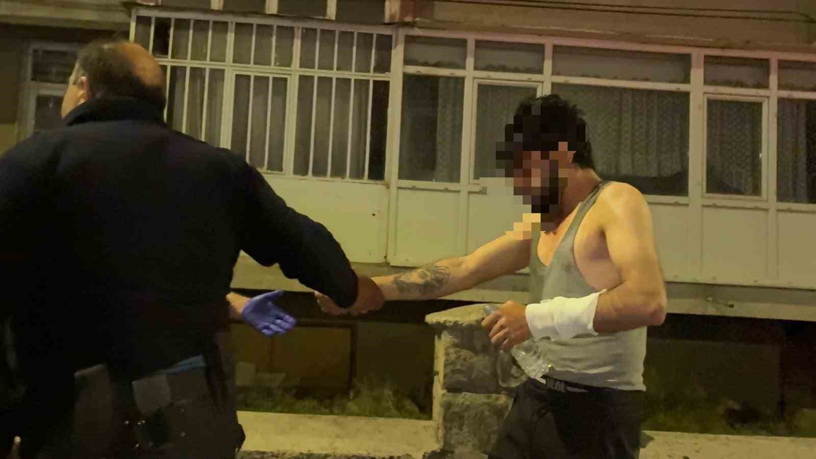 Evinde bıçakla kendine zarar veren şahsın hayatını polisin telefon detayı kurtardı 4 evinde bicakla kendine zarar veren sahsin hayatini polisin telefon detayi kurtardi 0 LR6YpDwv