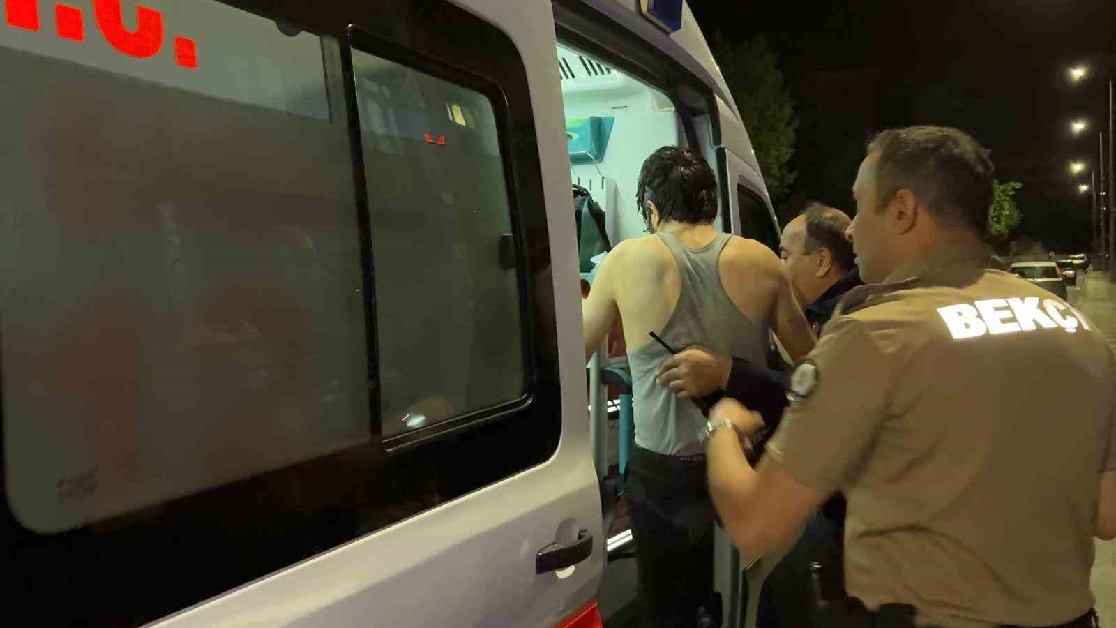 Evinde bıçakla kendine zarar veren şahsın hayatını polisin telefon detayı kurtardı 5 evinde bicakla kendine zarar veren sahsin hayatini polisin telefon detayi kurtardi 1