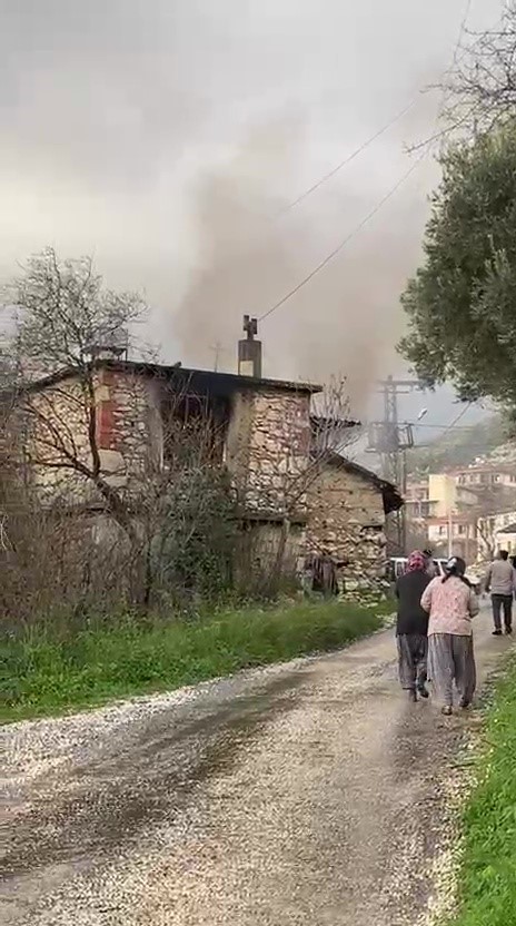 evinde cikan yanginda agir yaralanan yasli kadin hayatini kaybetti 3 AcY16fR6