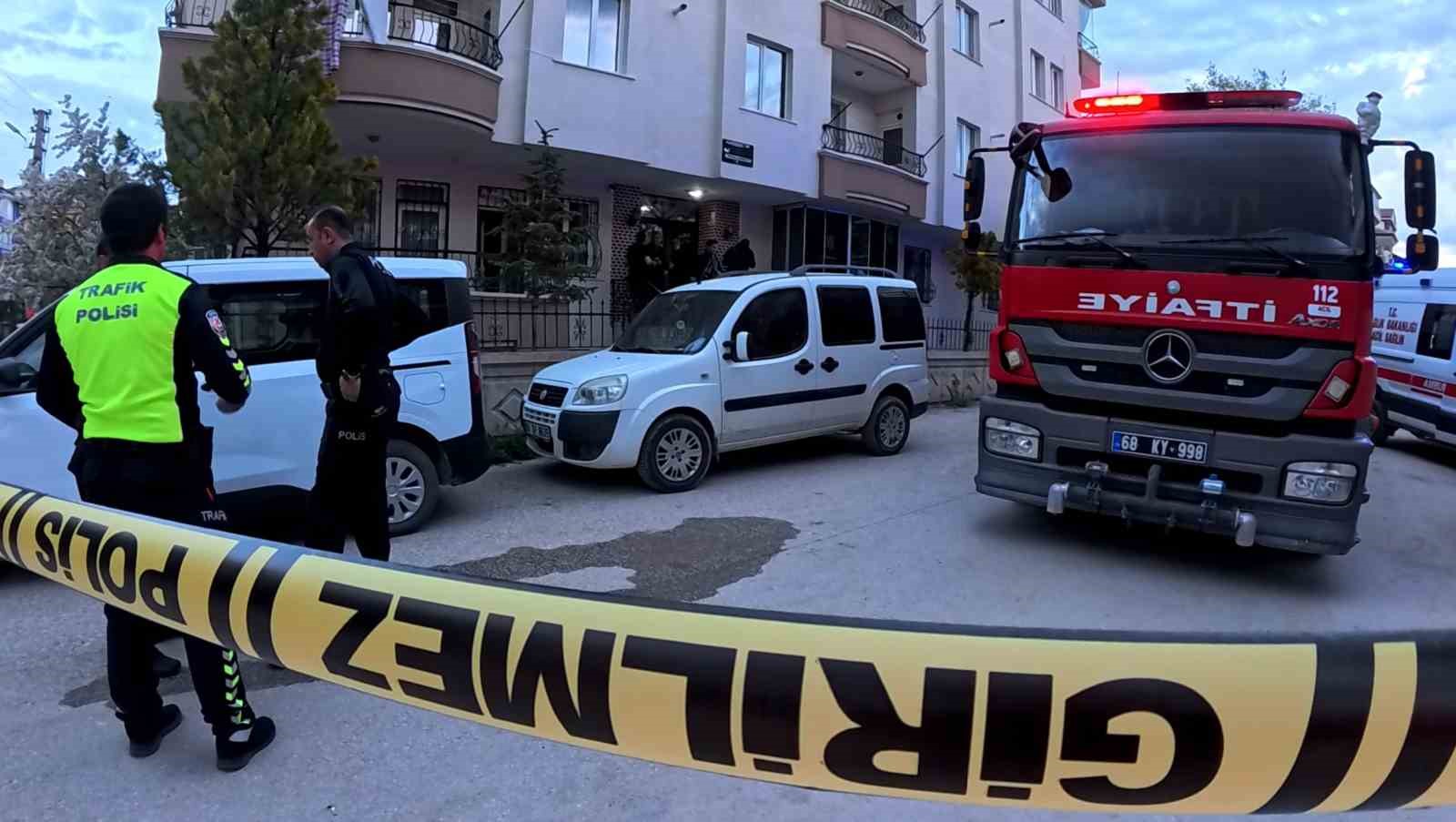 evinde cikan yangini sondurmek isterken yanarak can verdi 0 afKLWZ8f
