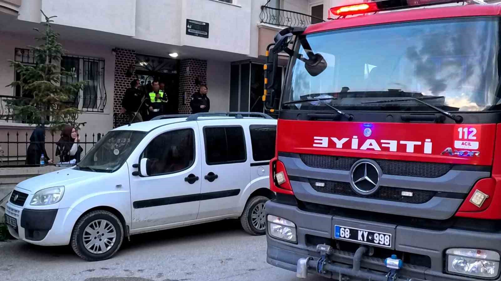 evinde cikan yangini sondurmek isterken yanarak can verdi 2