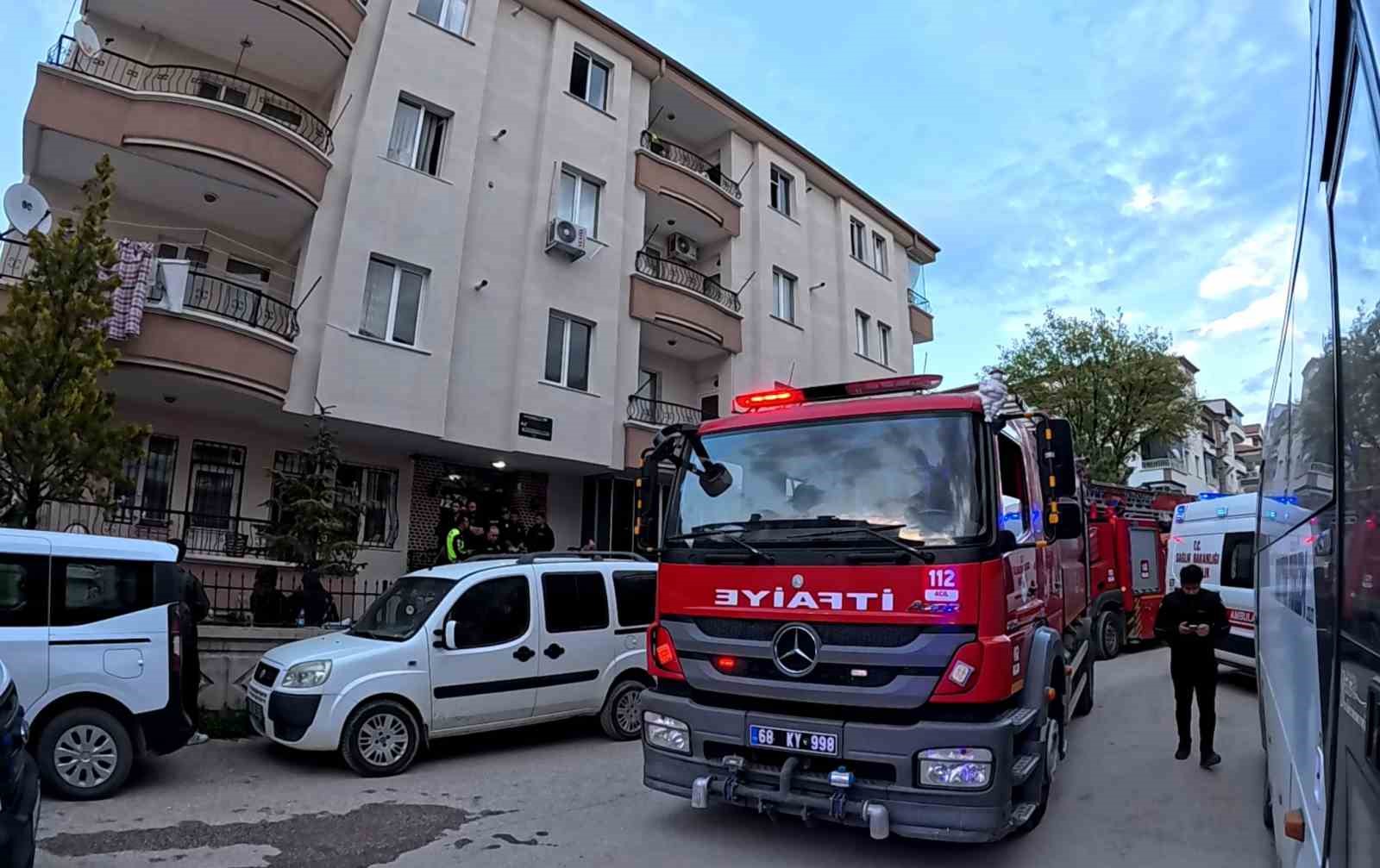 evinde cikan yangini sondurmek isterken yanarak can verdi 4 1EuBTUm8