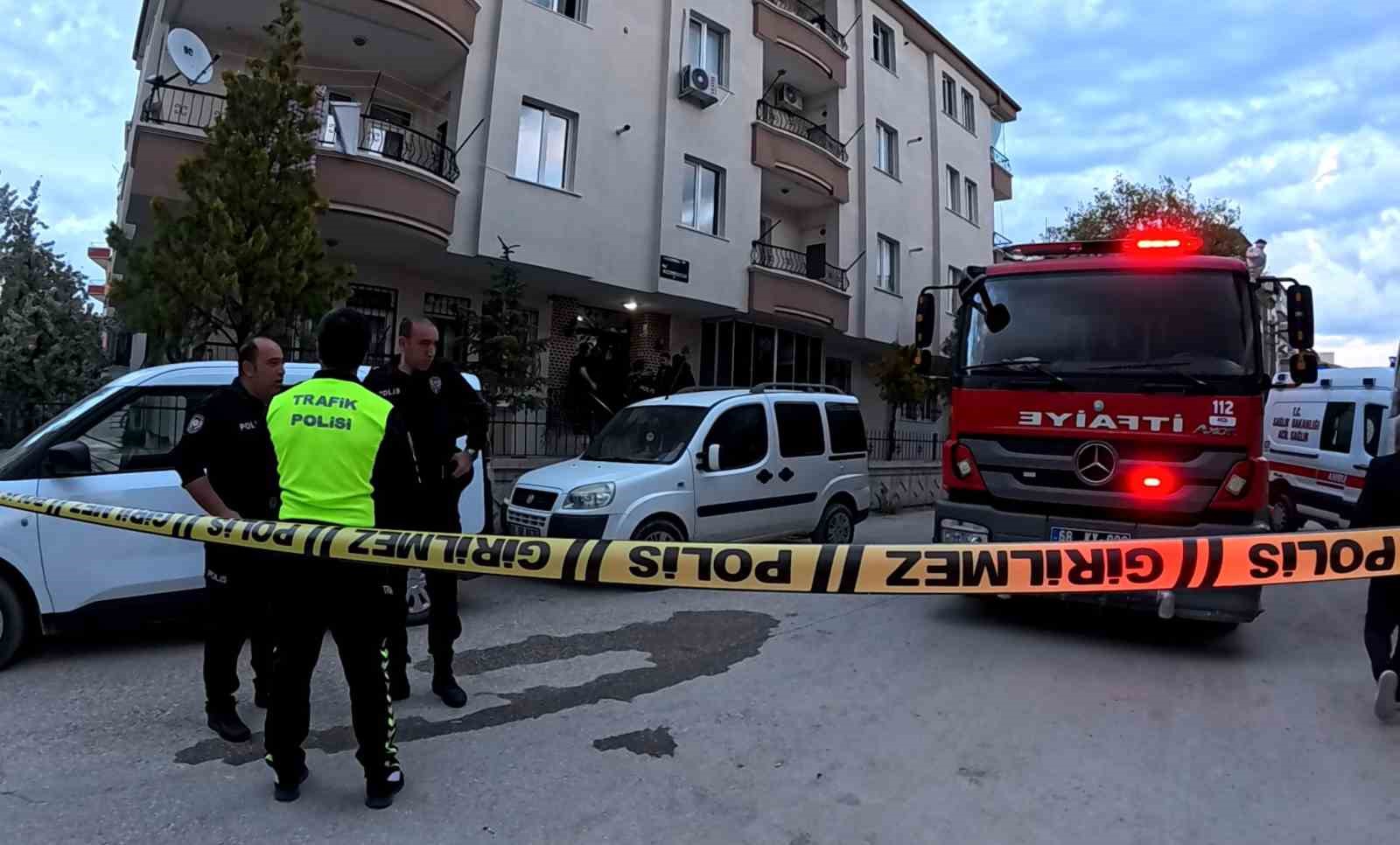 evinde cikan yangini sondurmek isterken yanarak can verdi 6 LSjOBEU8