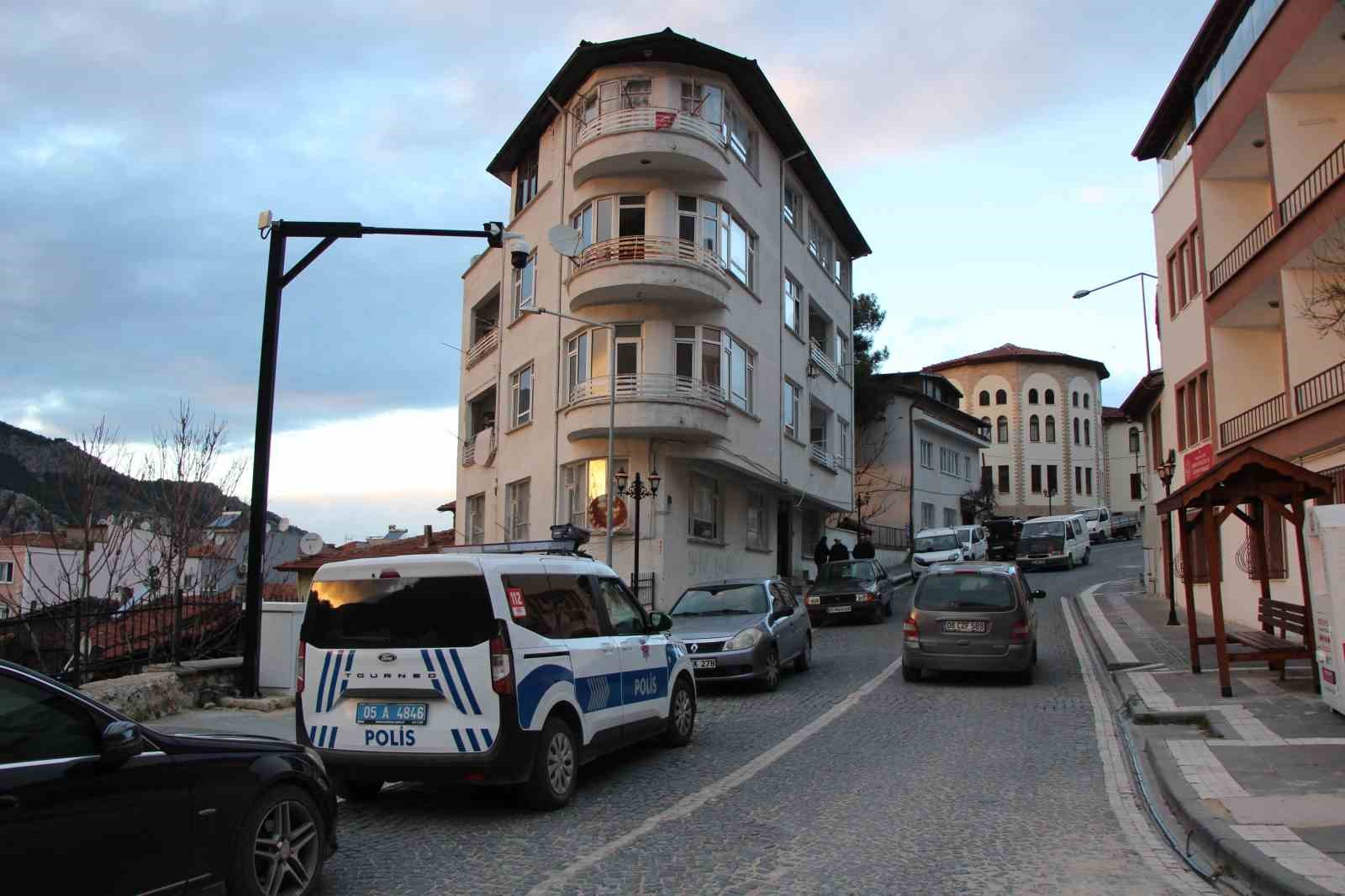 evinde sahte icki icti saatler sonra olu bulundu 2