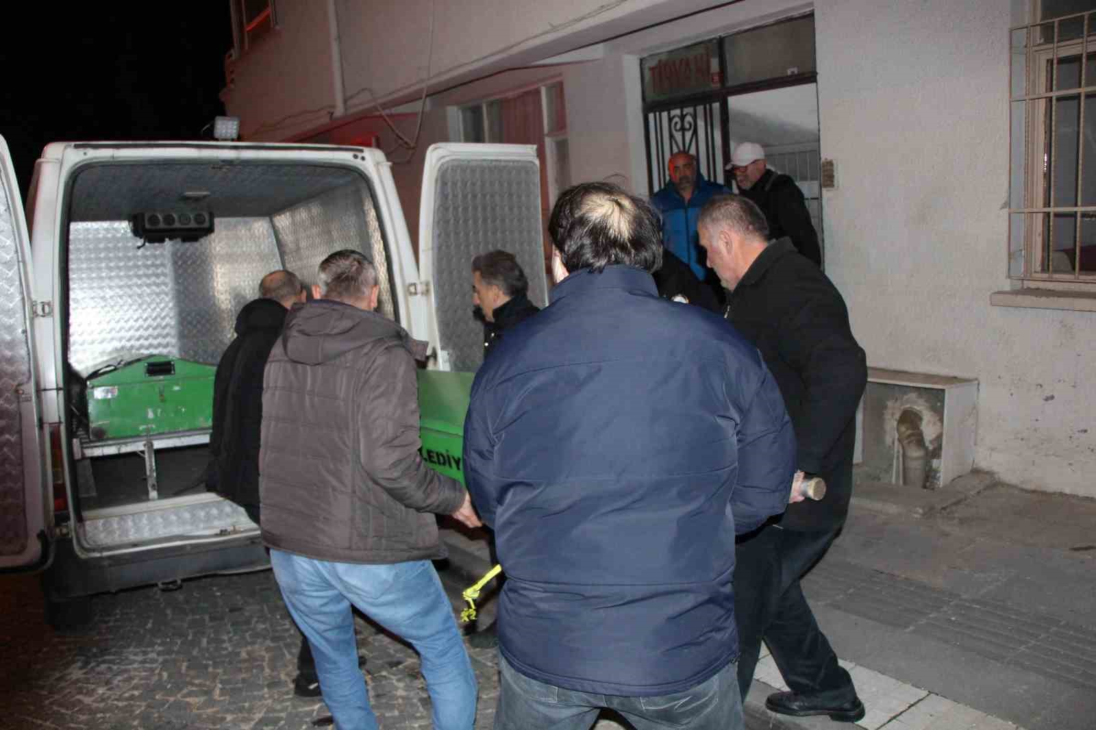 evinde sahte icki icti saatler sonra olu bulundu 4 znp3iHV3