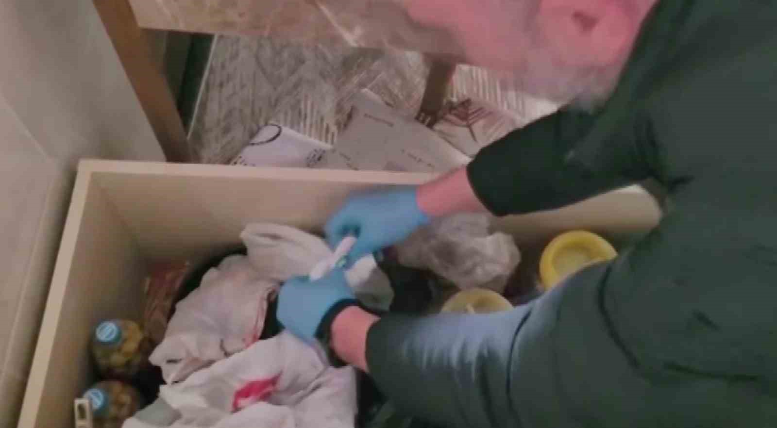 Evindeki sandıktan 814 gram eroin çıktı, "Satmıyorum, kullanıcıyım" dedi 5 evindeki sandiktan 814 gram eroin cikti satmiyorum kullaniciyim dedi 1 d2EPsKzO