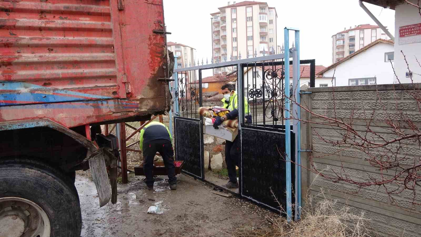 evinden 10 ton cop cikti 3 rZQWtWId