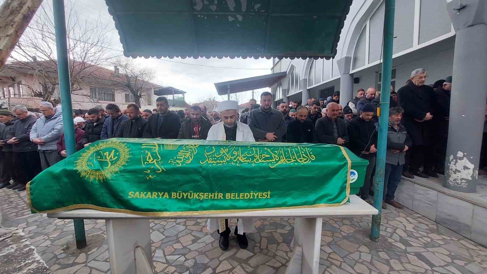 evinden 20 kamyon cop cikarilan yasli adam son yolculuguna ugurlandi 0 SkKHemiJ