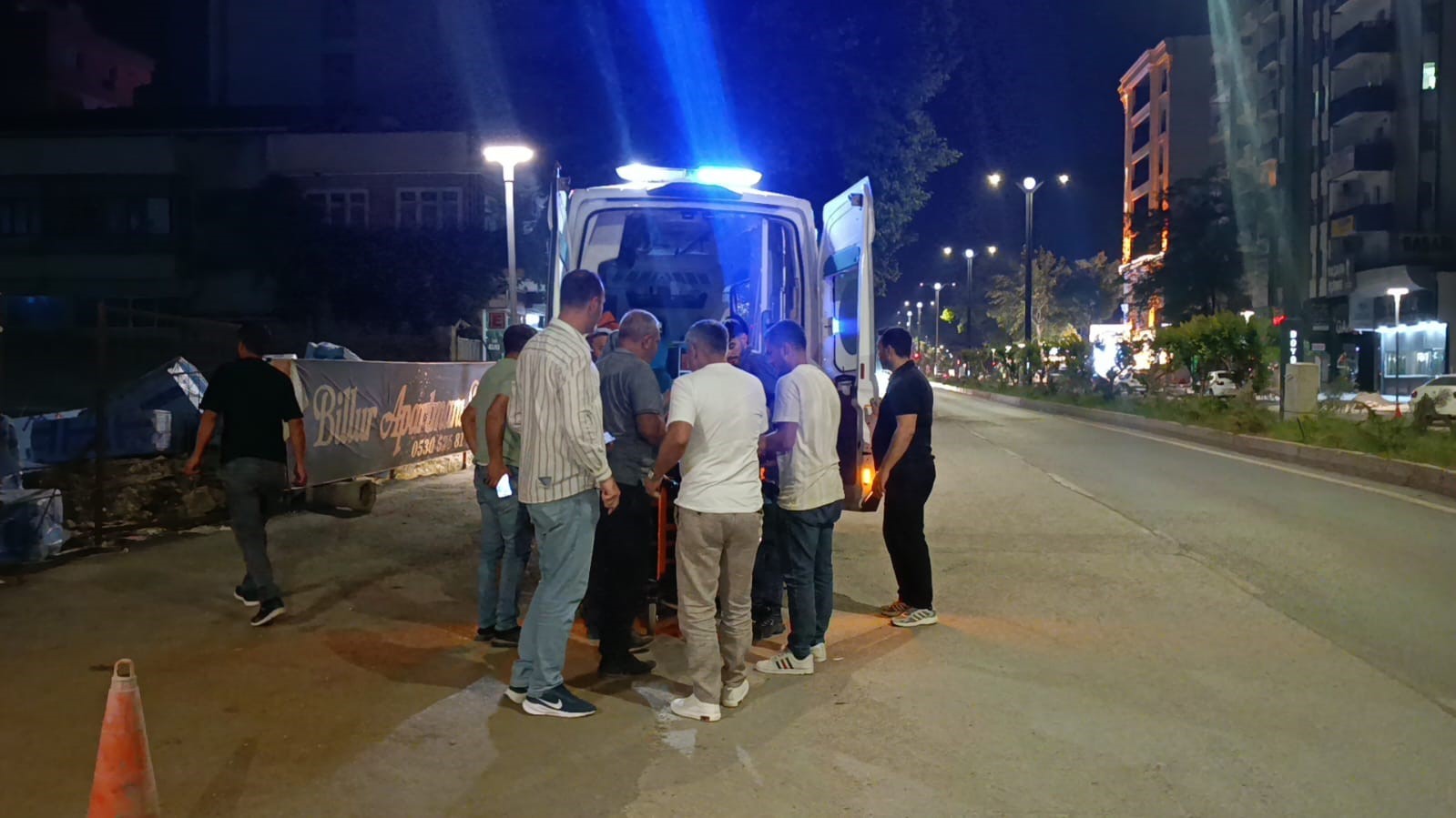evine giderken asansor bosluguna dusup agir yaralandi 0 mVSlRCI6