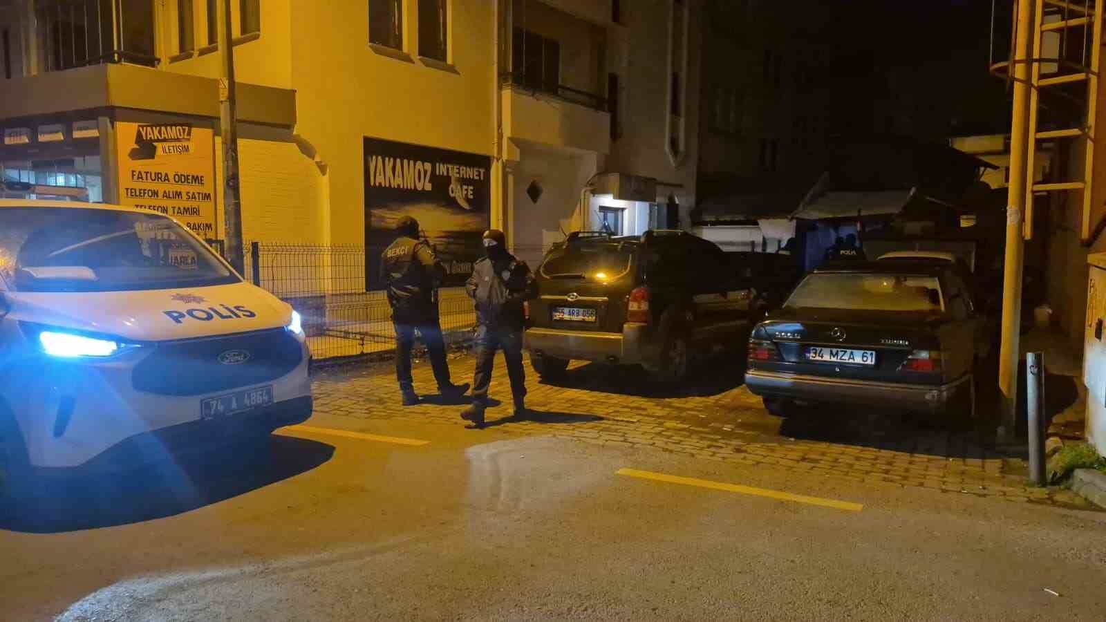 evine pencereden giren genc hirsiz sanilarak panigine neden oldu 1 XegnKzhN