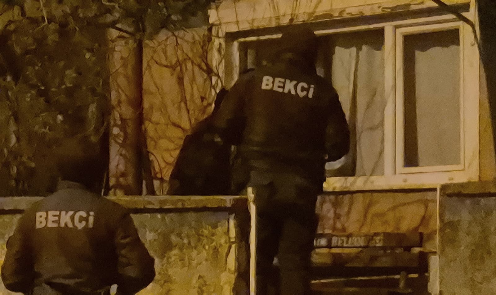 evine pencereden giren genc hirsiz sanilarak panigine neden oldu 2 uEnl8mlz