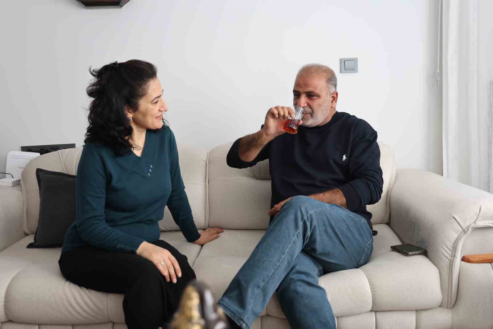 evine yerlesen depremzede biz yaz gitti diye uzulmedik cunku evin icerisi de yaz gibi